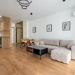One Comfort Parking Апартаменти