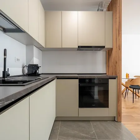 One Comfort Parking * בוקרשט